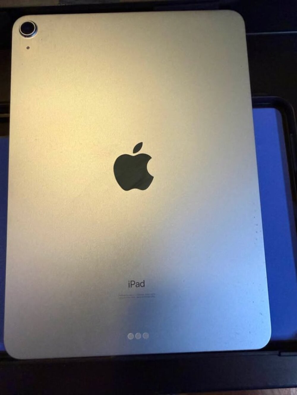 Apple iPad Air (4th Generation) 64GB + AirFoam Case